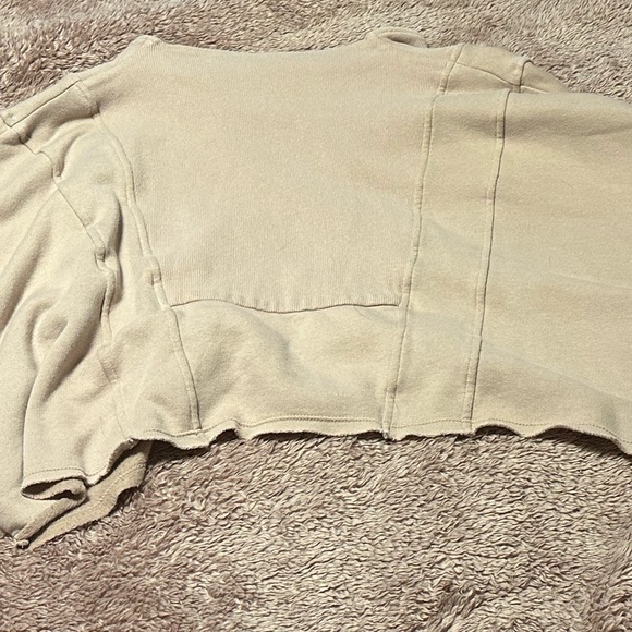 Buff Bunny Berry Ice Threads Crop - Picture 4 of 5